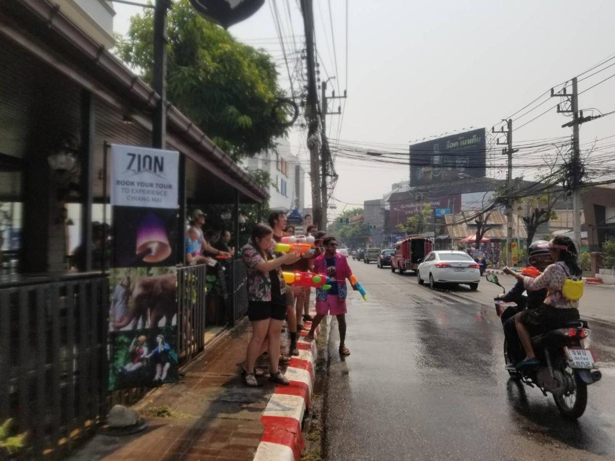 Zion Hostel Chiang Mai Exteriör bild